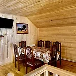 Girs'kyy Podorozhnyk Homestay